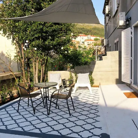 & Studio Lemon Apartment *